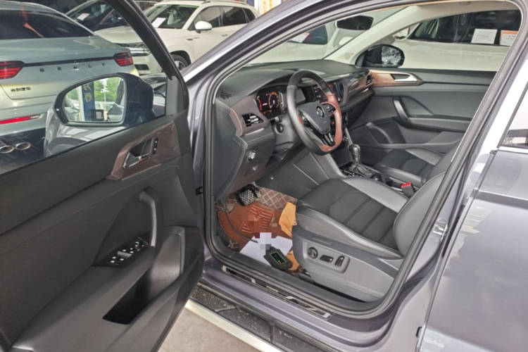 Volkswagen Tharu 2020 car image #16