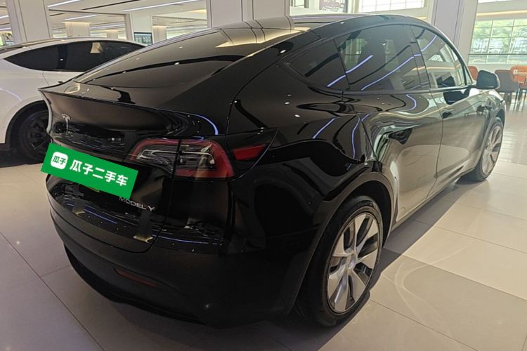 Tesla Model Y 2023 #7 Tesla Model Y 2023 car image #7