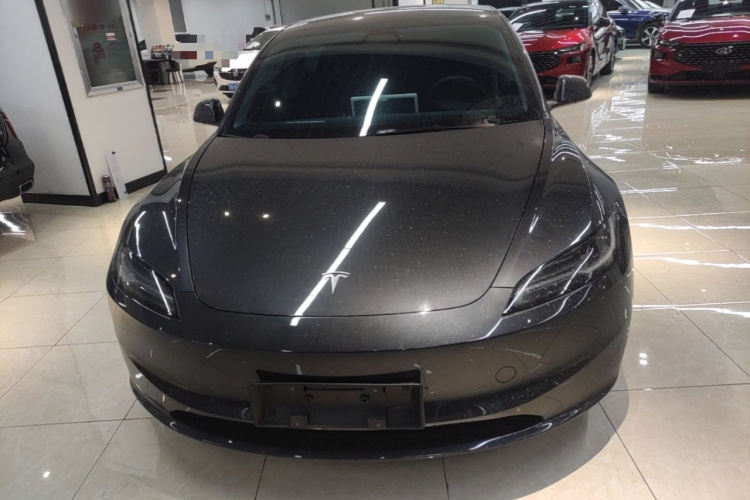 Tesla Model 3 2025 car image #3