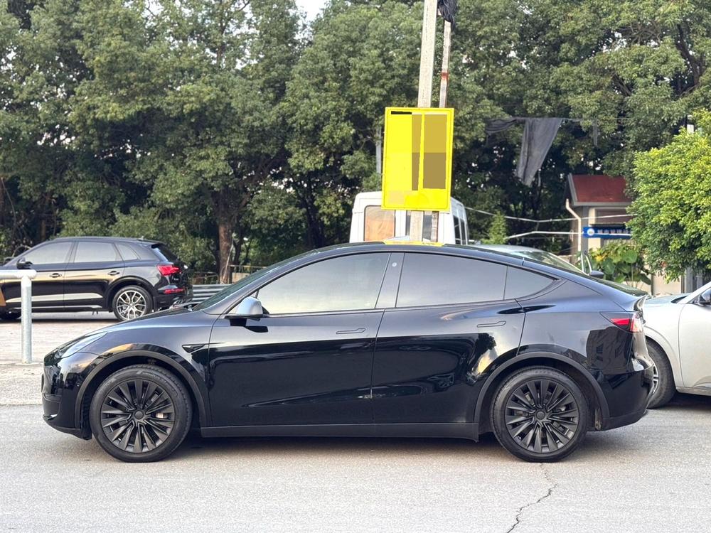 Tesla Model Y 2023 #3 Tesla Model Y 2023 car image #3