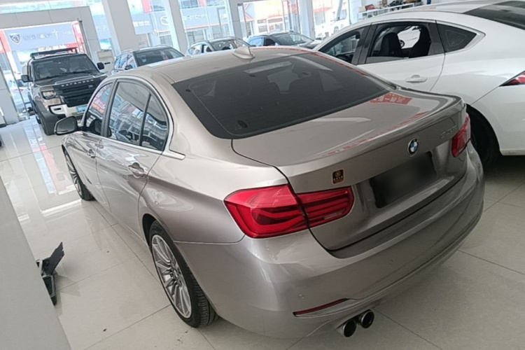 BMW 3 Series 2019 immagine di auto #5