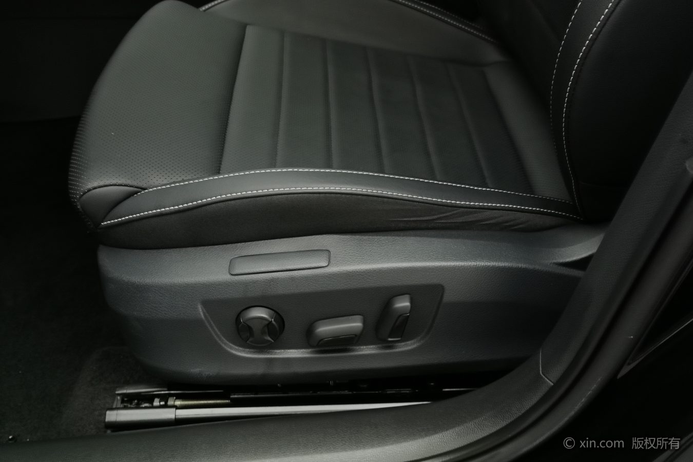 Skoda Superb 2025 car image #21