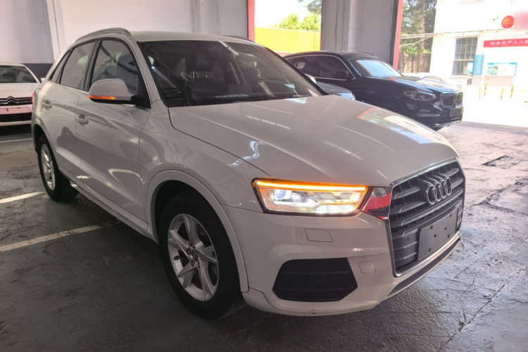 Audi Q3 2019 car image #6