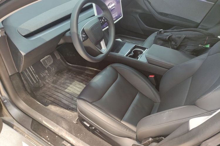 Tesla Model 3 2025 car image #15