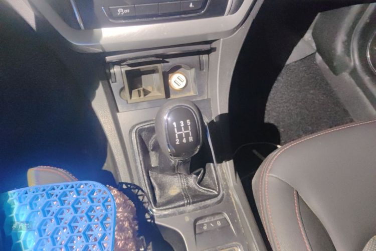 GEELY Emgrand 2015 #16 GEELY Emgrand 2015 car image #16