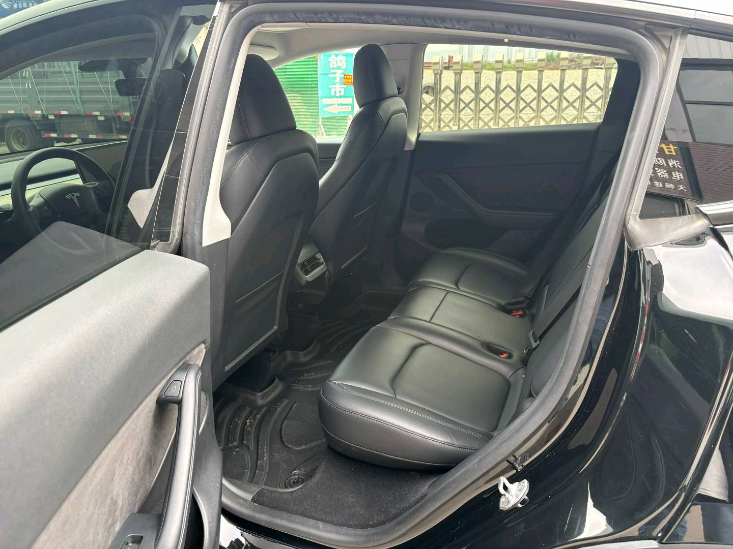 Tesla Model Y 2023 #10 Tesla Model Y 2023 car image #10