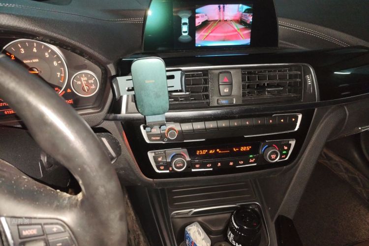BMW 3 Series 2018 car image #15