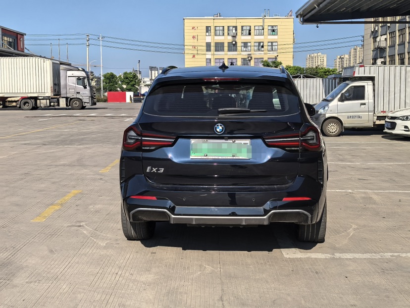BMW iX3 2025 изображение автомобиля #9