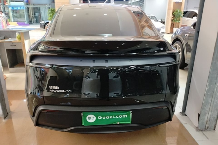 Tesla Model Y 2025 #6 Tesla Model Y 2025 صورة سيارة #6