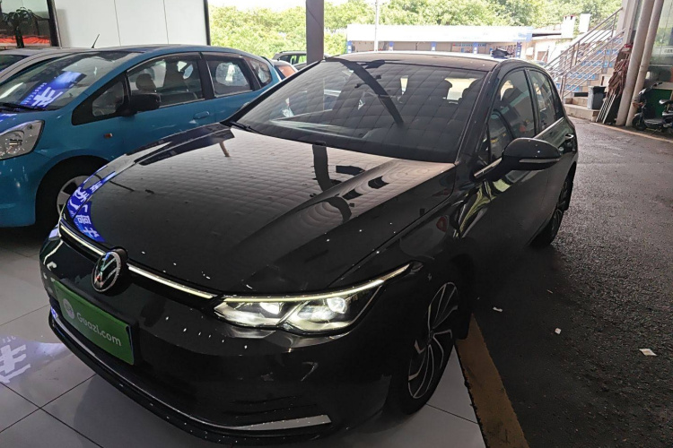 Volkswagen Golf 2021 car image #2