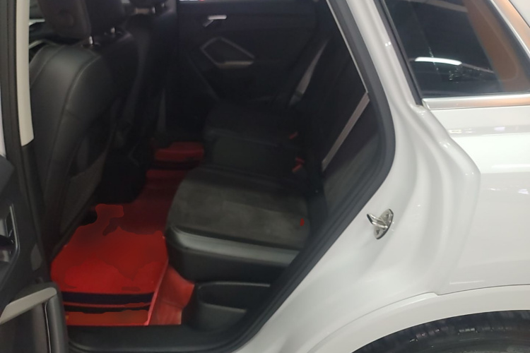 Audi Q3 2020 car image #17