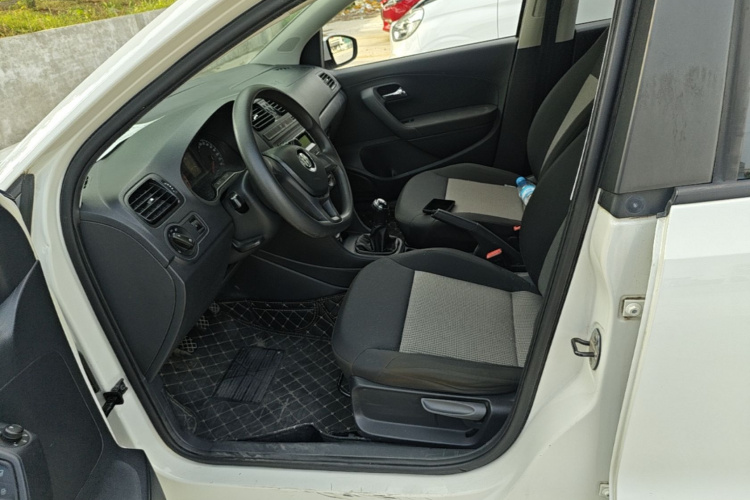 Volkswagen Polo 2015 #15 Volkswagen Polo 2015 car image #15