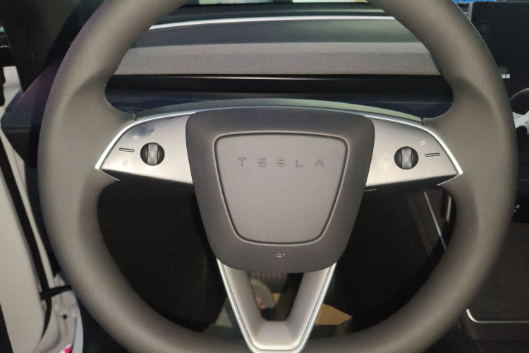 Tesla Model Y 2026 #11 Tesla Model Y 2026 car image #11