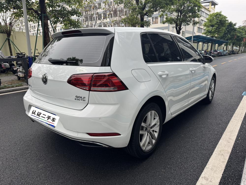 Volkswagen Golf 2018 car image #6