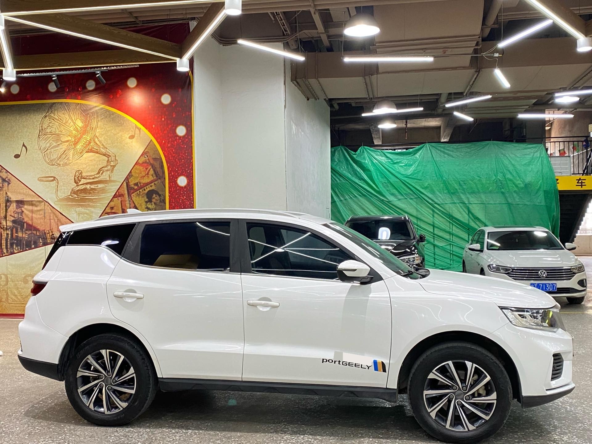 GEELY Vision X6 2020 car image #4