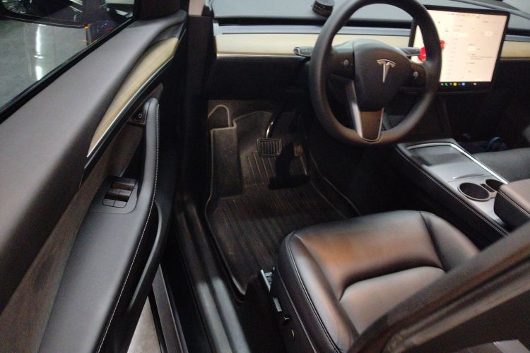 Tesla Model Y 2022 #12 Tesla Model Y 2022 car image #12