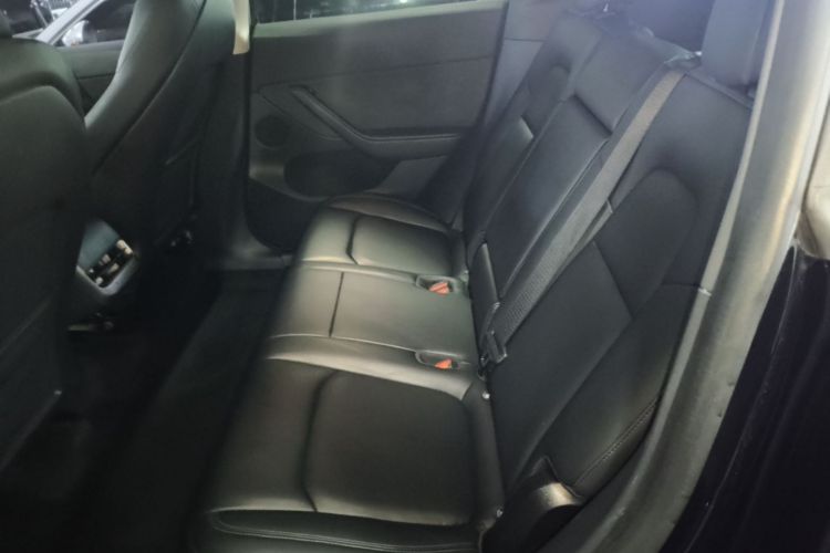Tesla Model Y 2022 car image #17