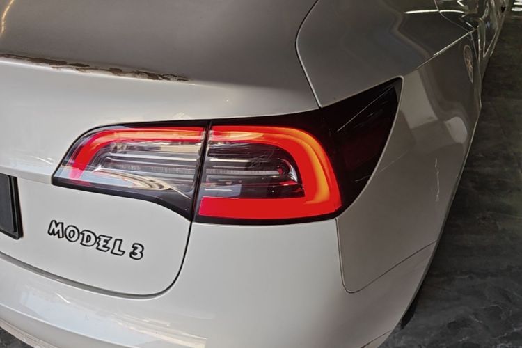 Tesla Model 3 2022 car image #8