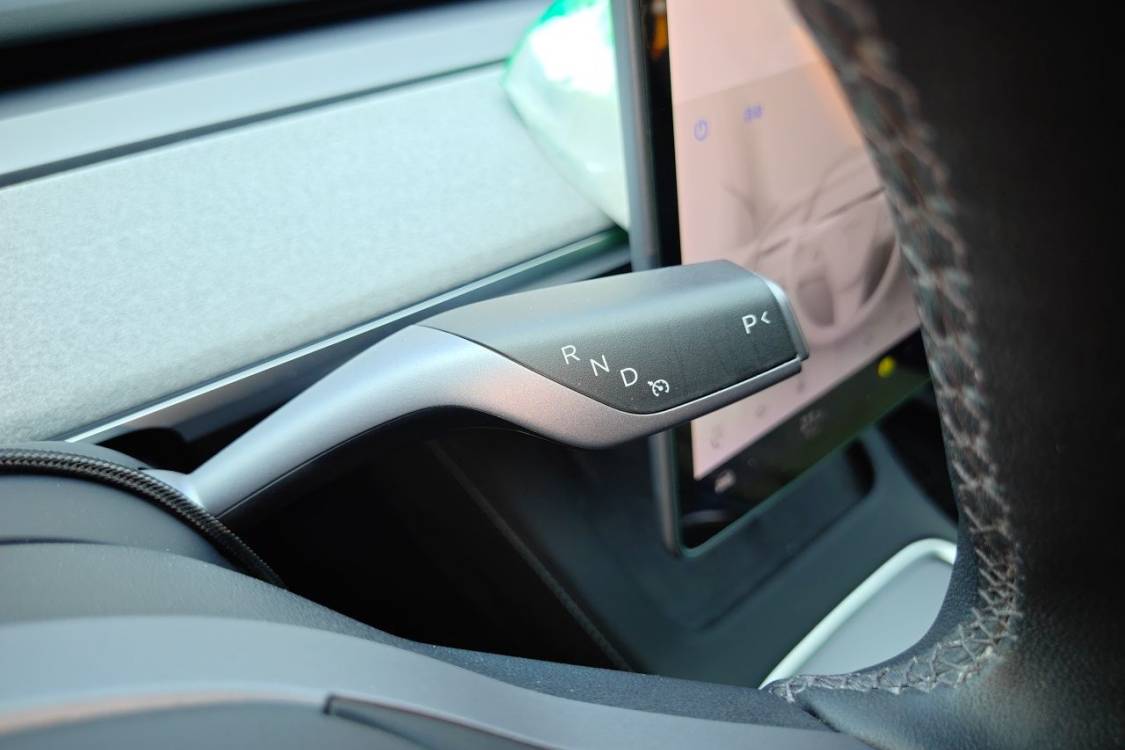 Tesla Model Y 2024 #10 Tesla Model Y 2024 car image #10