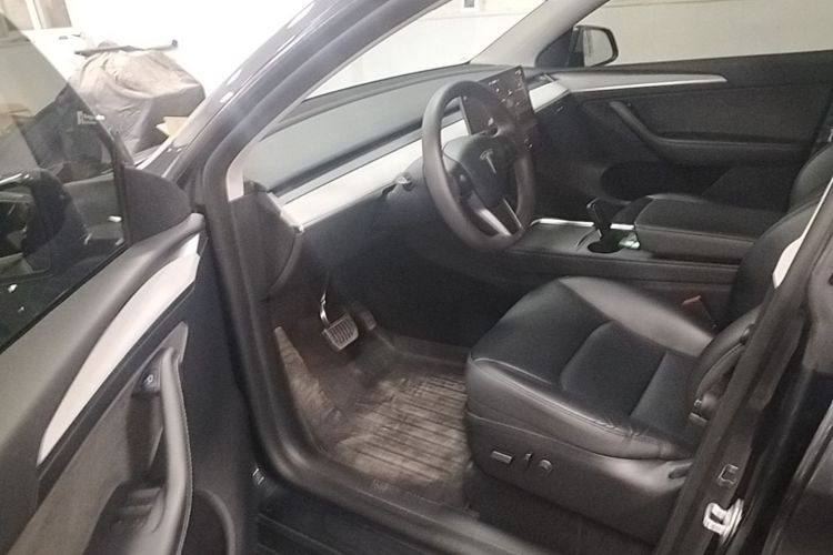 Tesla Model Y 2024 immagine di auto #16
