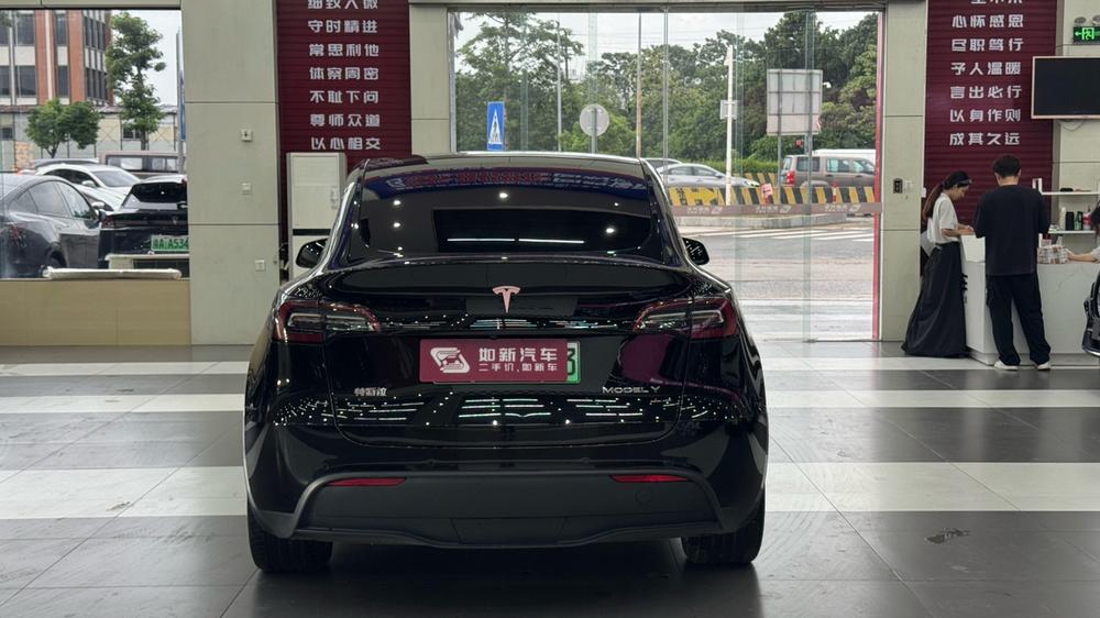 Tesla Model Y 2023 car image #5