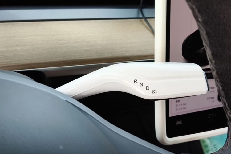 Tesla Model Y 2021 #14 Tesla Model Y 2021 car image #14