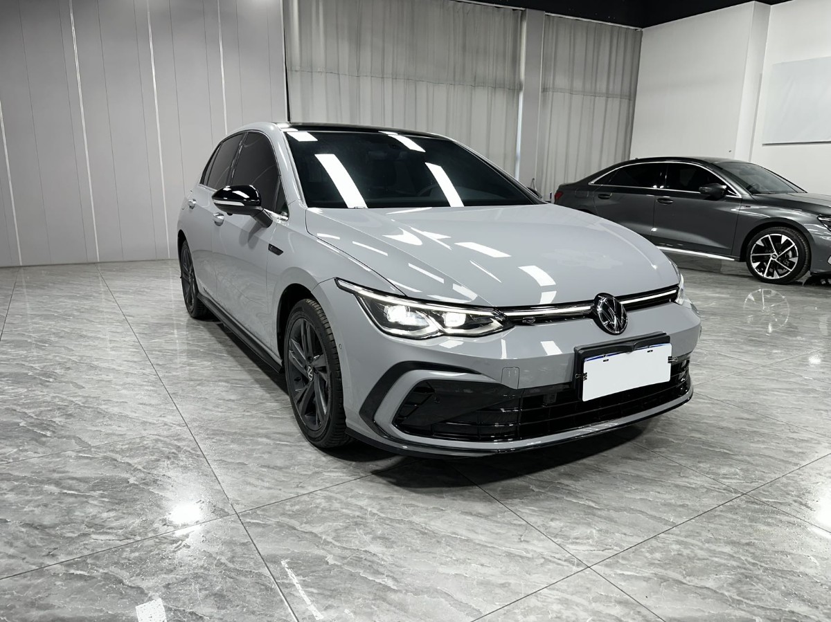 Volkswagen Golf 2023 car image #3