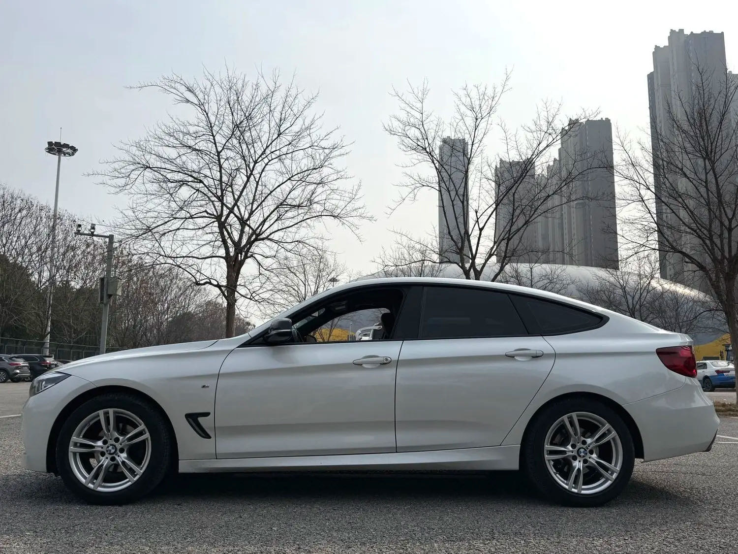 BMW 3 Series GT 2019 #4 BMW 3 Series GT 2019 car image #4
