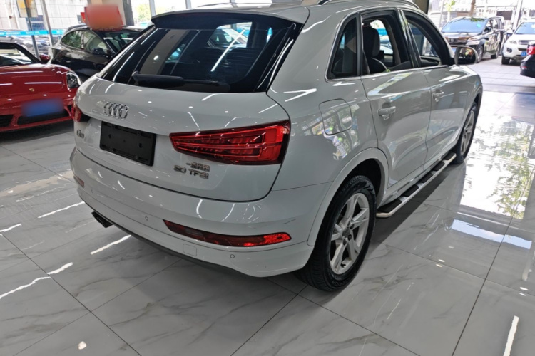 Audi Q3 2018 car image #7