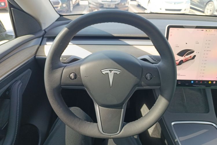 Tesla Model Y 2022 car image #11