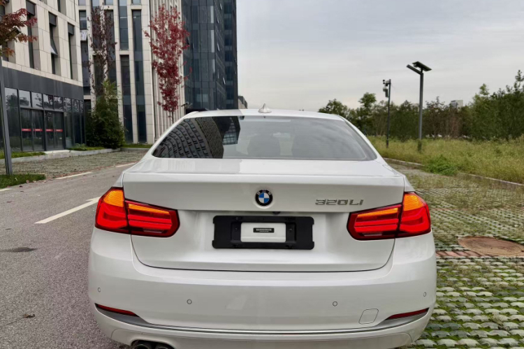 BMW 3 Series 2018 #4 BMW 3 Series 2018 car image #4