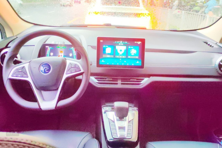 BYD Yuan New Energy 2019 car image #11