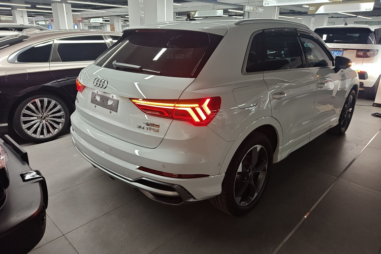 Audi Q3 2023 car image #7