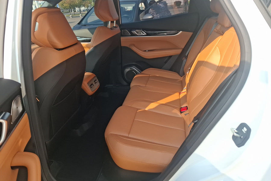 GEELY Boyue L 2025 car image #5