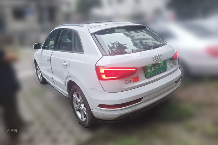 Audi Q3 2018 car image #5