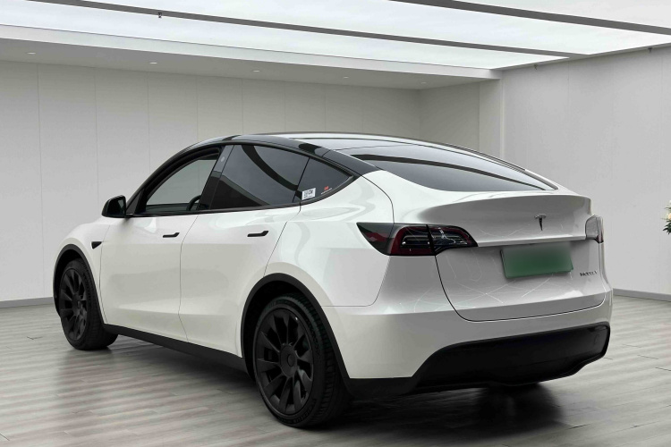 Tesla Model Y 2023 #5 Tesla Model Y 2023 car image #5