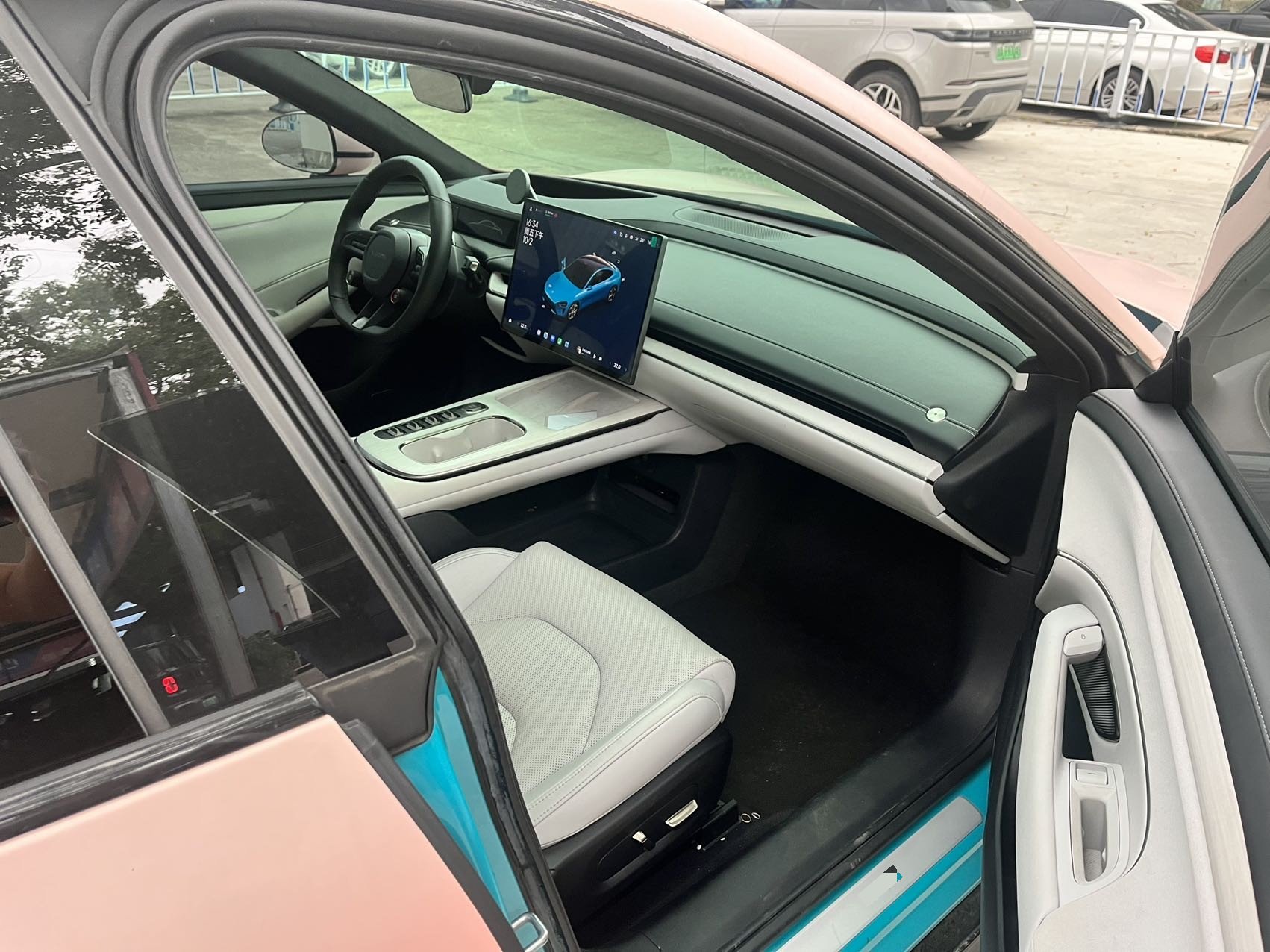 2024 car image #4