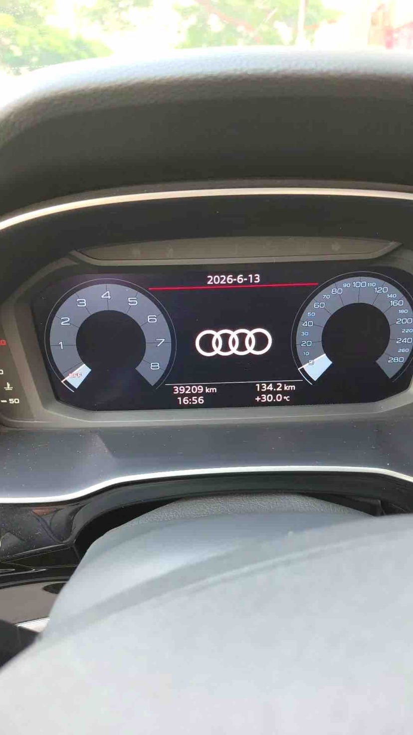 Audi Q3 2023 car image #5