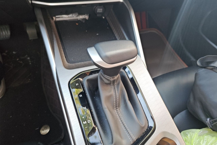 GEELY Emgrand 2024 immagine di auto #18