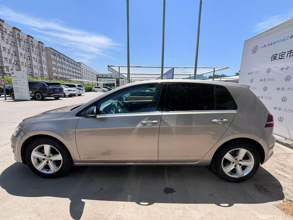 Volkswagen Golf 2017 car image #3