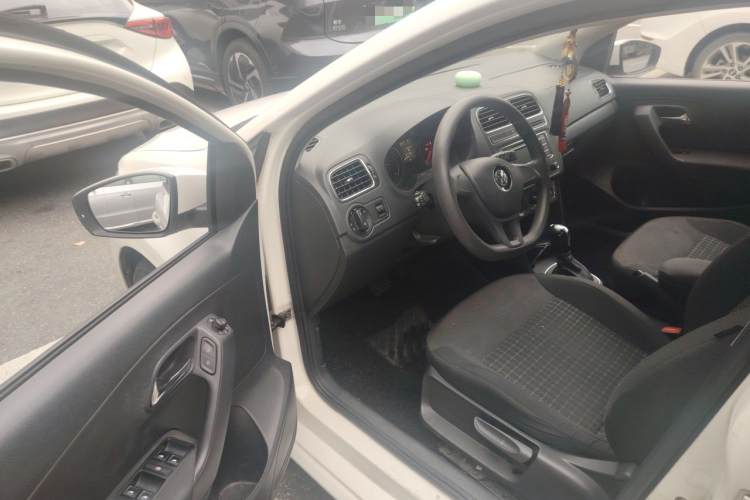 Volkswagen Polo 2014 صورة سيارة #9