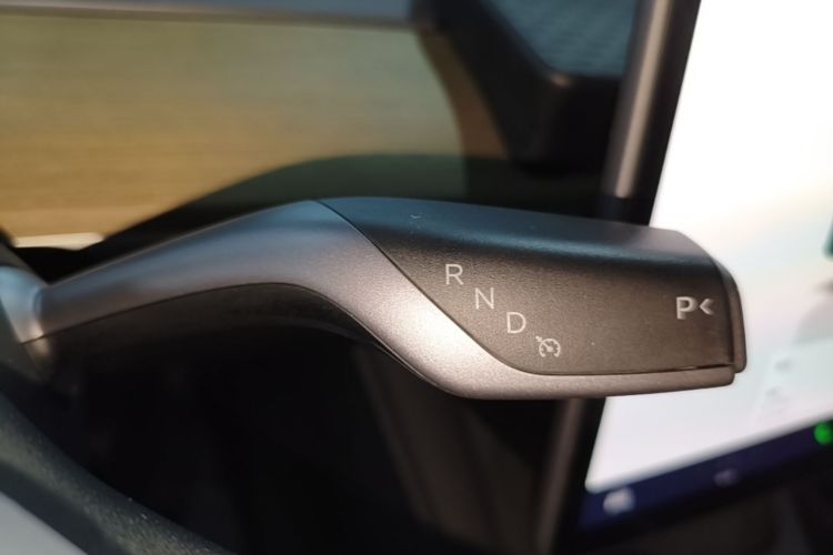 Tesla Model Y 2023 #14 Tesla Model Y 2023 car image #14