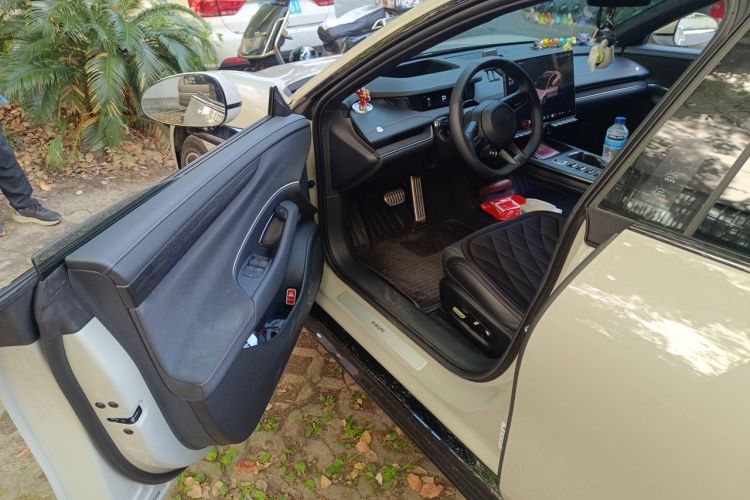 MI SU7 2025 car image #13