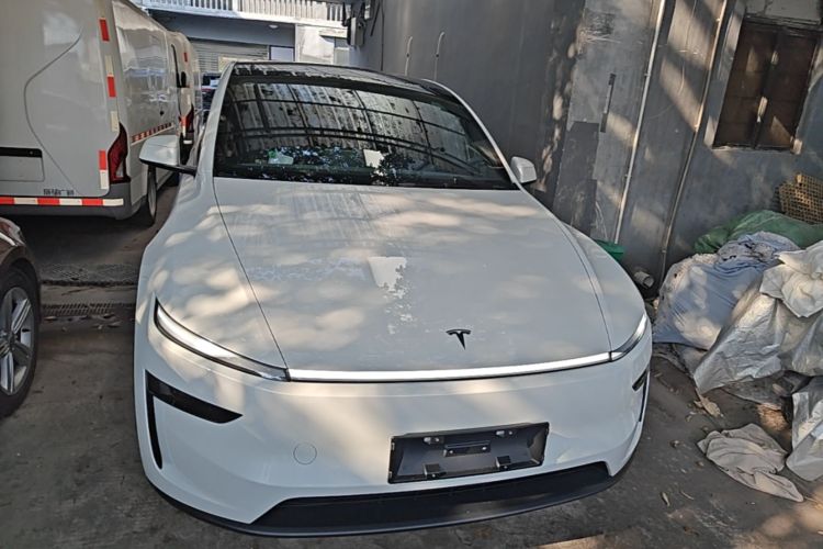 Tesla Model Y 2026 #3 Tesla Model Y 2026 car image #3