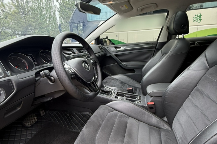 Volkswagen Golf 2018 car image #14