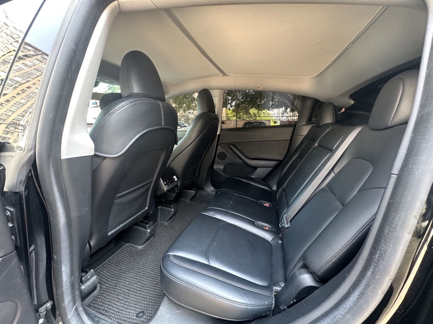 Tesla Model Y 2023 car image #7