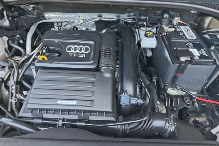 Audi Q3 2023 car image #18