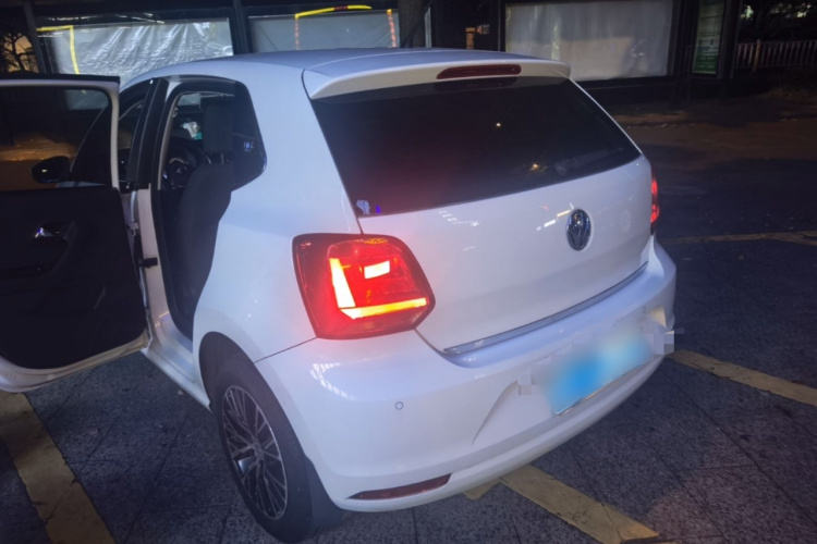 Volkswagen Polo 2017 car image #5