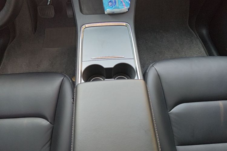 Tesla Model Y 2021 car image #14