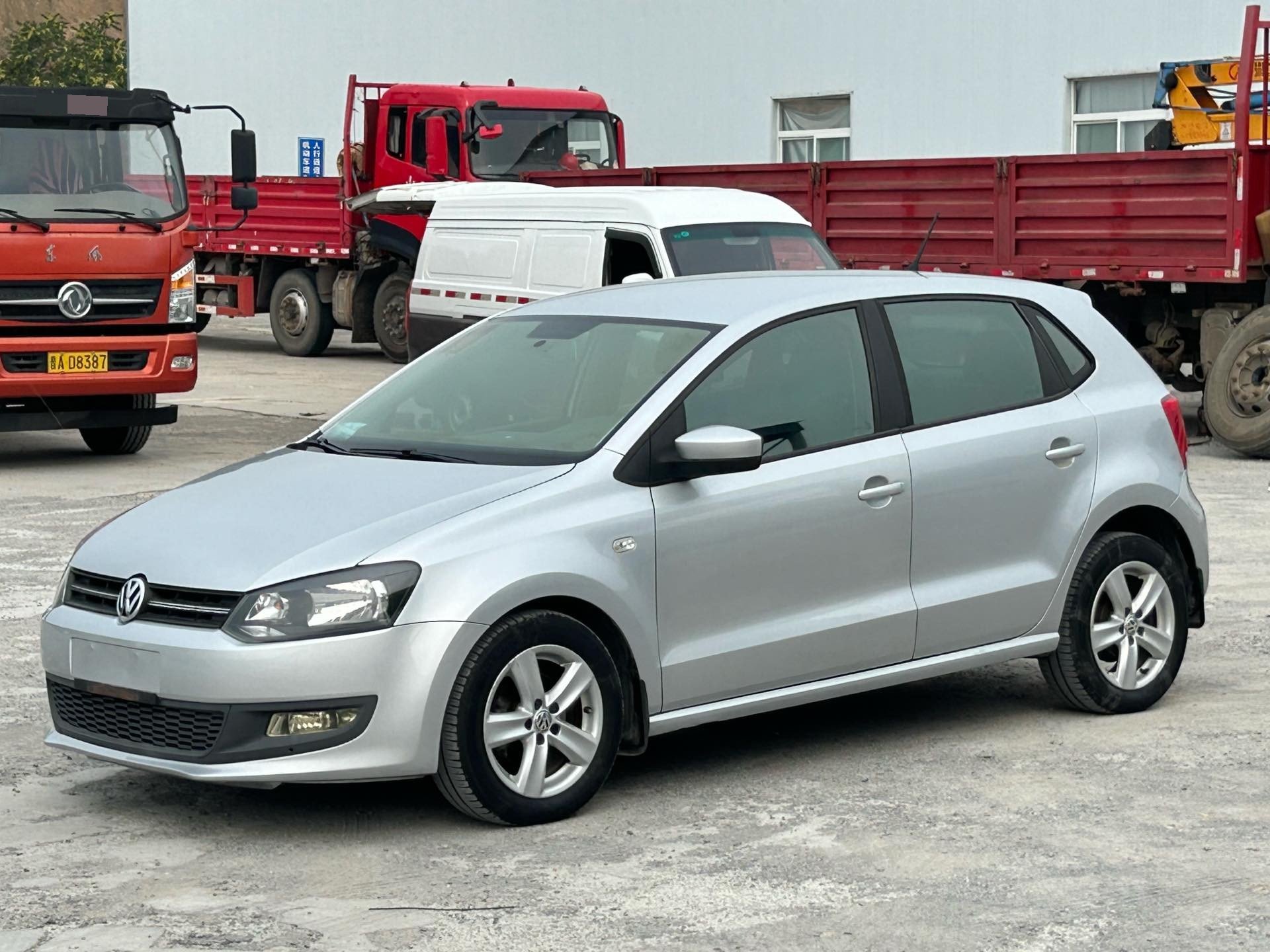 Volkswagen Polo 2011 Volkswagen Polo 2011 car image